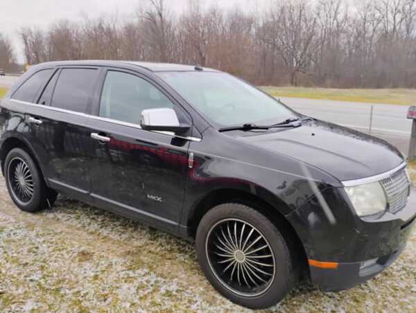 2010 Lincoln MKX, good tires, one wheel sensor is bad, drives great, duel sunroof, 203000 miles