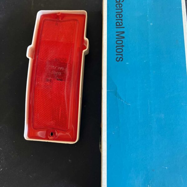 Side marker lens, GM #917102, right side, for 1970-72 Chevelle, classic, new, old stock