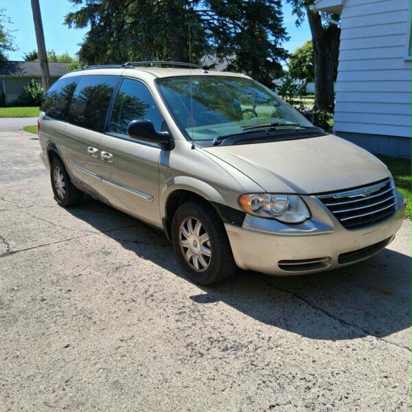 2006 Chrysler Town and Country minvan, runs and drives good, new brakes, rotors, pads and calipers, AC works great, stow n go seats, 199k miles