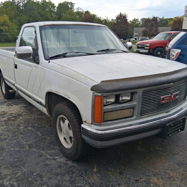 1989 GMC Pickup, 350 automatic, new brake lines and pads, new fuel line and pump, like new tires, 119k miles