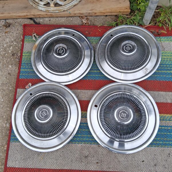 Hubcapset, 15", set of 4, 1995-87 Crown Victoria/Cougar, #D5AA 1130 AA, used